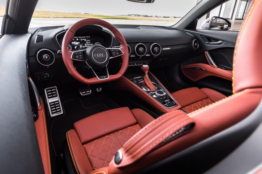 Торпедо Audi TT Roadster 20 Years (8S) 2018 года  (WW) (фото 13 из 44)
